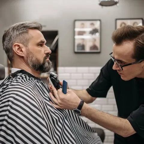 Taille de barbe chez le barbier
